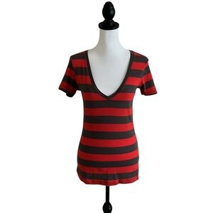 ⭐️Nike, Red/Brown V-neck short sleeve tee, Small⭐️